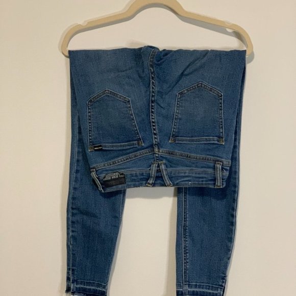 BNWOT VOLCOM WOMENS LIBERATOR HR CROP SKINNY LIGHT WASH DENIM | DISTRESSED ANKLE - Picture 3 of 7